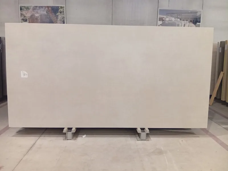 Superficie chiara per rivestimento bagno